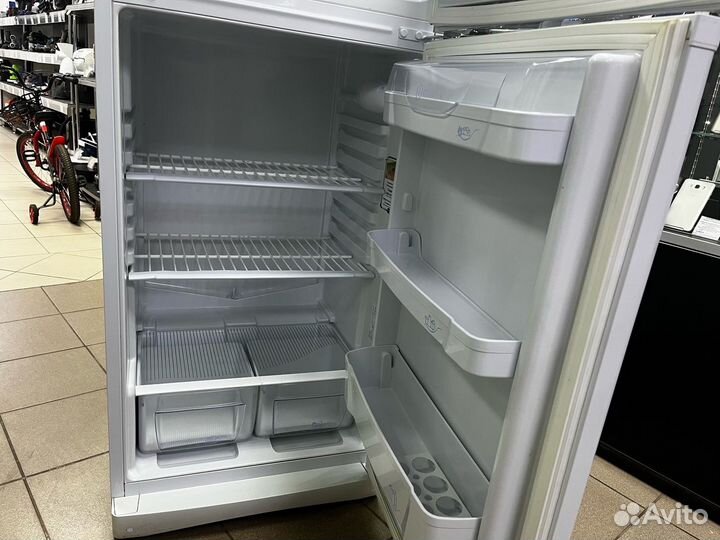 Холодильник Indesit ST 145