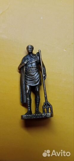 Металлические фигуры из Киндер сюрпризов