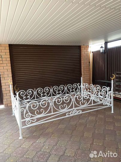 Мусульманские ограды. Садовые скамейки