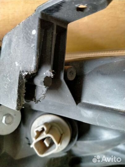 Фара правая toyota corolla т300