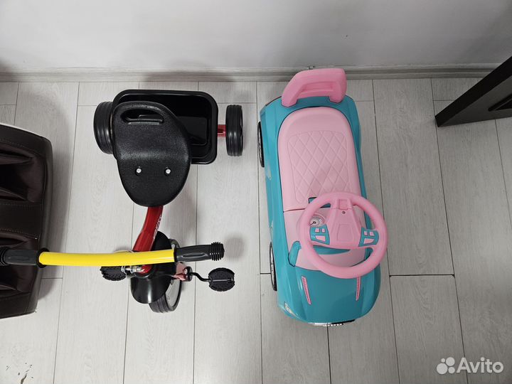 Трехколесный велосипед каталка автомобиль