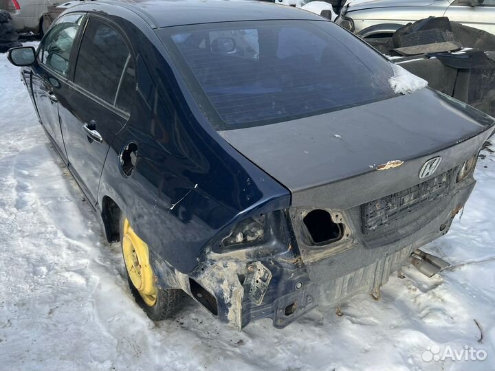 В разборе Hоnda Civic 4D