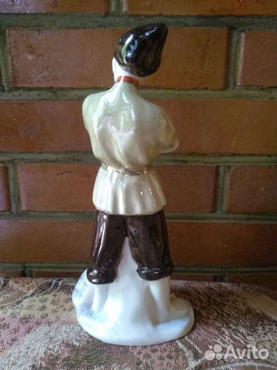 Статуэтка фарфор рыбак