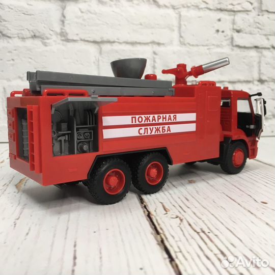 Пожарная машина со звуком светом и водой