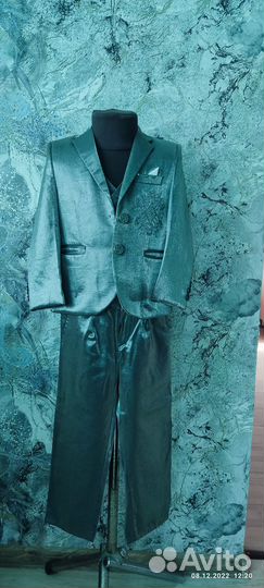 Костюм тройка