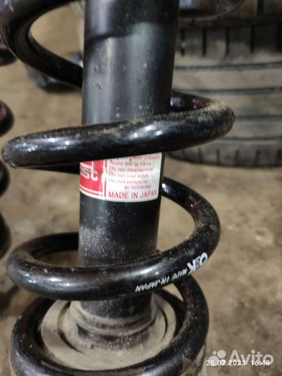 Стойки амортизатора задние всборе Lexus Is 2