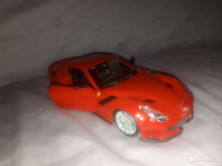 Машина bburago ferrari 1/24