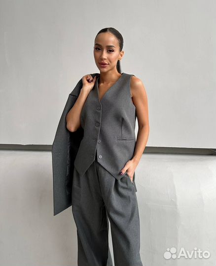 Костюм тройка женский 42,44