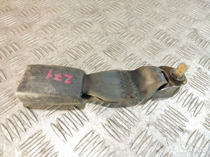 Ответная часть ремня безопасности Mitsubishi Lance