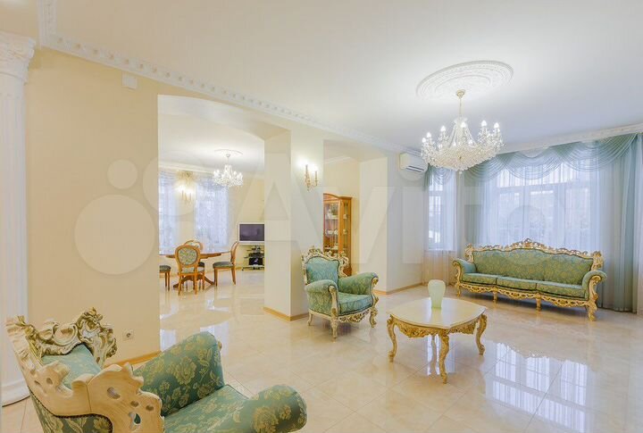 Дом 760,6 м² на участке 16 сот.