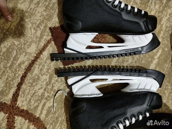 Коньки хоккейные