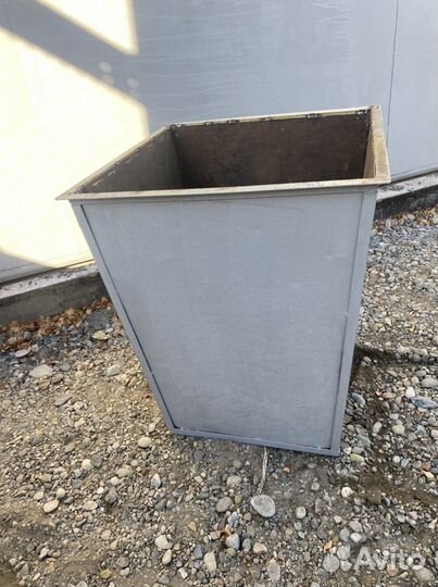 Мусорные контейнеры новые,контейнеры с крышкой