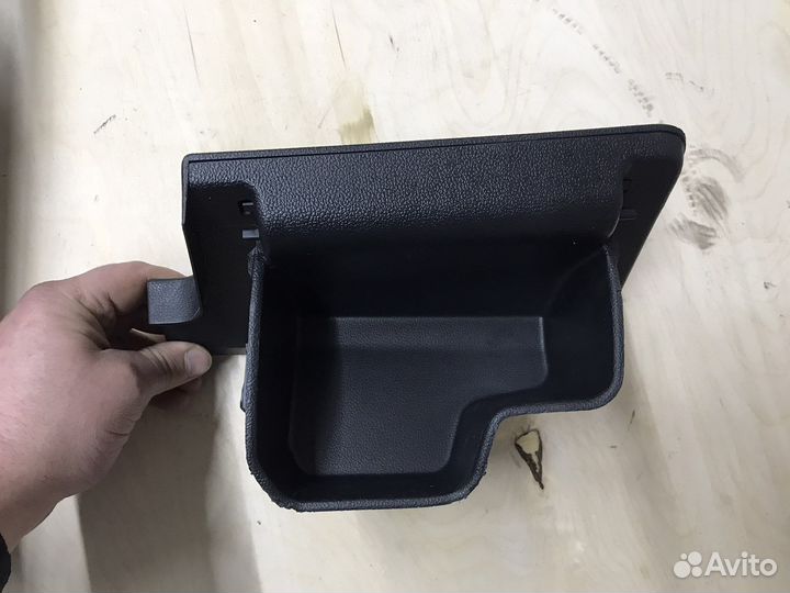 Водительский бардачок Tiguan 2