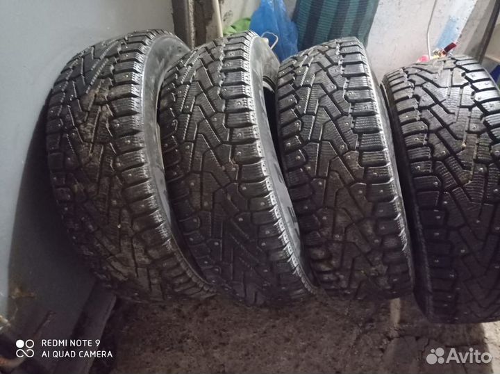 Pirelli Ice Zero 215/65 R16