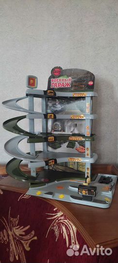 Военный гараж (парковка) + трек с машиной