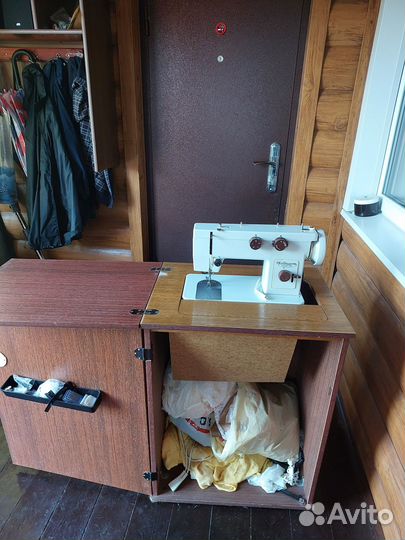 Швейная машинка продам