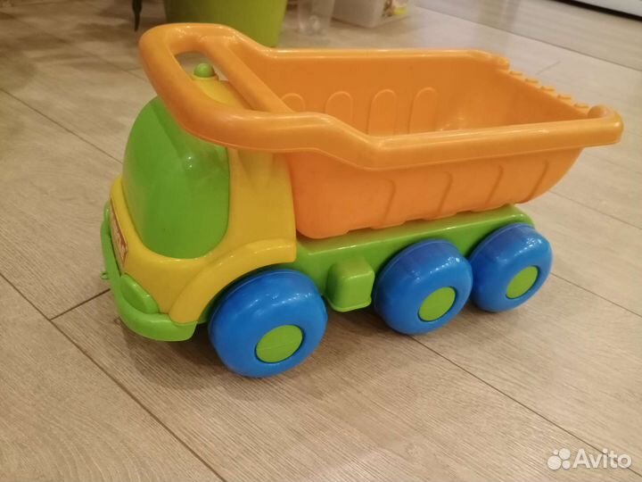 Много машинок