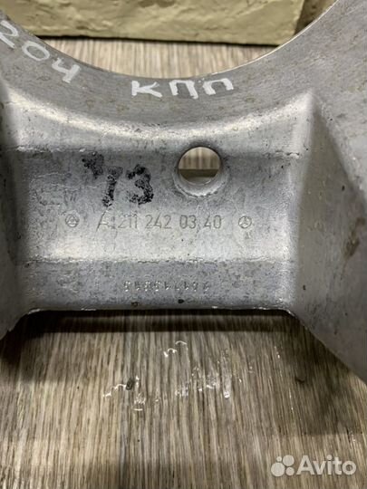 Mercedes C-class W204 Кронштейн задний кпп