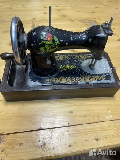 Швейная машинка маленькая