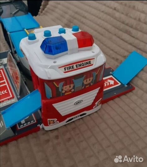Машина пожарная-гараж