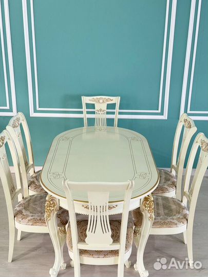 Стол и стулья