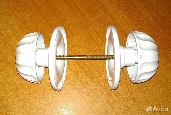 Ручки на двери новые