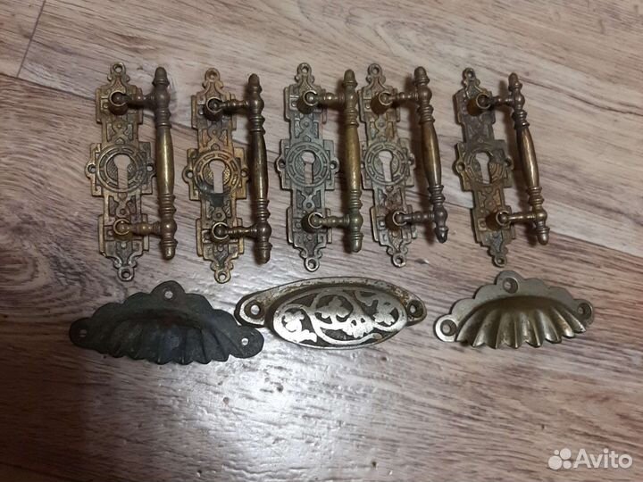 Дверные и мебельные ручки