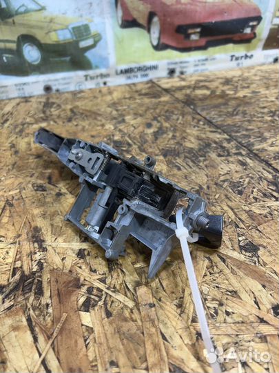 Ручка передняя левая Пежо 408