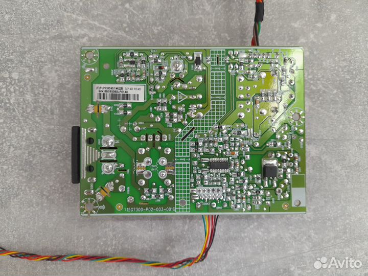 Блок питания 715G7300-P02-003-001S