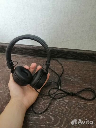 Проводные наушники