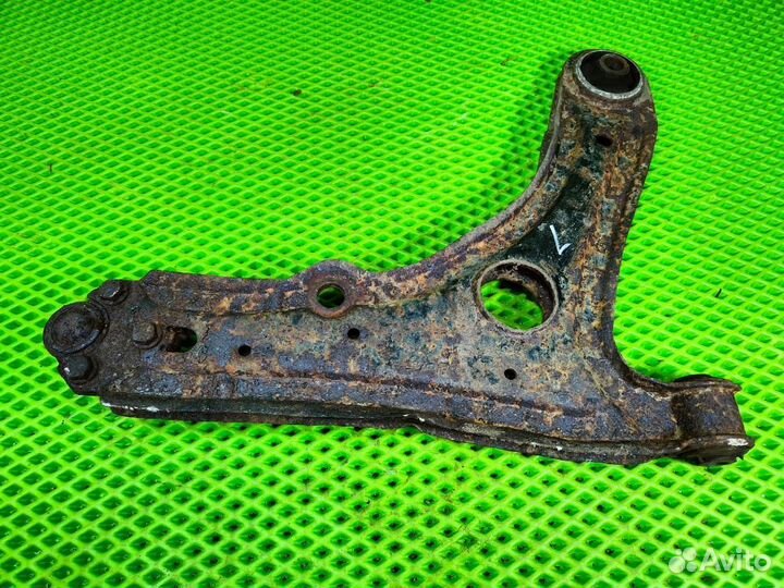 Рычаг левый Golf 3 гольф 3 Vento Венто