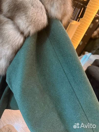 Зимнее пальто с мехом куницы