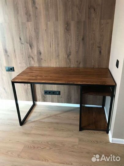 Компьютерный стол в стиле лофт