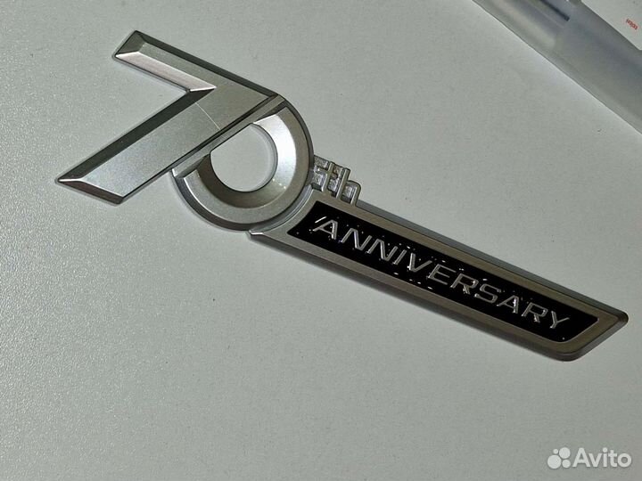 Шильдик toyota land cruiser 70 anniversary