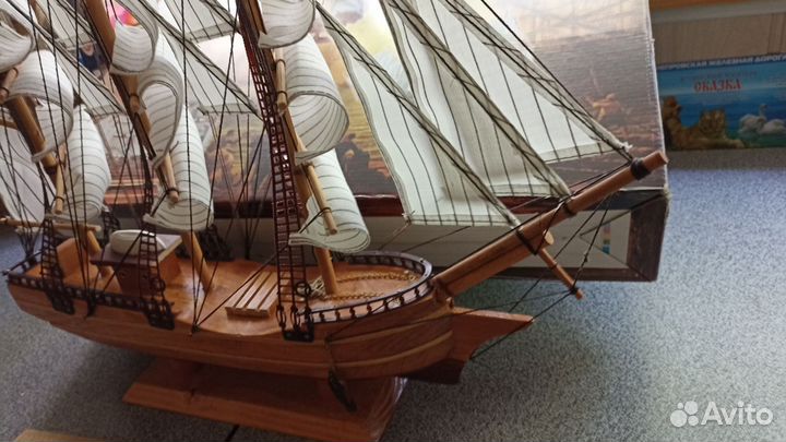 Парусник деревянный