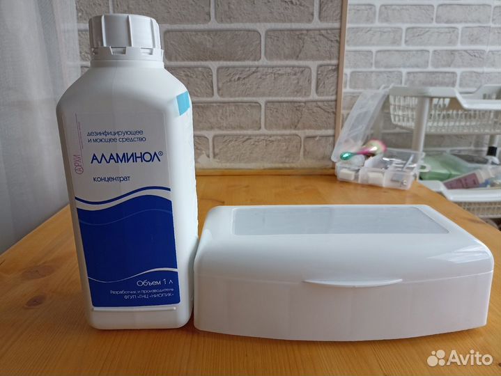 Контейнер для дезинфекции инструментов маникюра