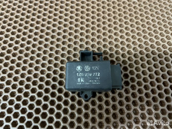 Блок управления подогревом сидений Skoda / VW