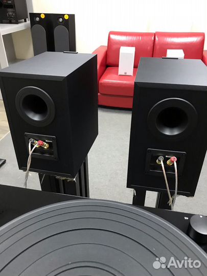 Акустическая система полочная KEF Q150 Black