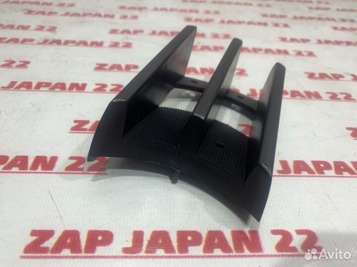 Решетка в бампер правая Mitsubishi Pajero Sport