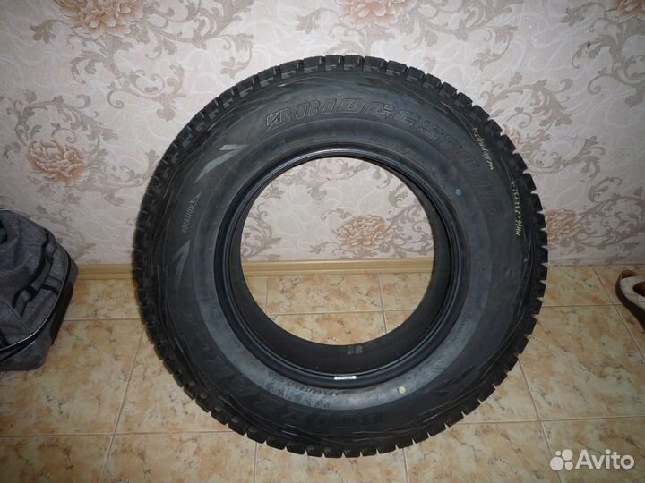 Bridgestone Blizzak DM-V1 245/75 R17