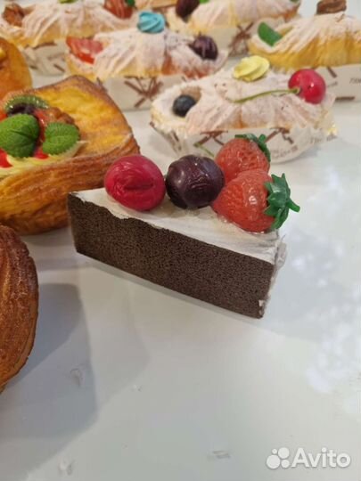 Декоративные искусственные фрукты и десерты, кексы