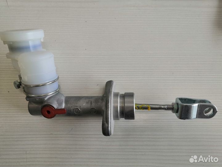 Цилиндр сцепления главный ssangyong Rexton (02)