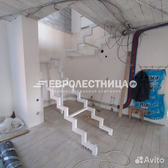 Лестница для дома на 2 этаж