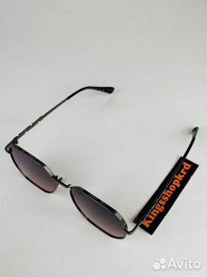 Солнцезащитные очки fendi