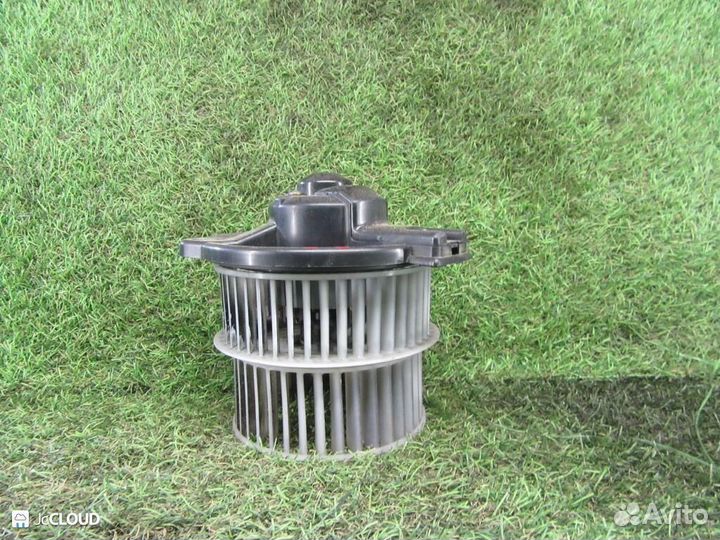 Мотор печки на toyota sienta NCP85G 1NZ-FE