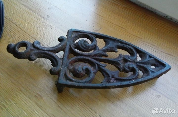 Старинная подставка под утюг, ухват, коромысло