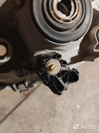 Фара правая на Toyota Highlander 8113048A30