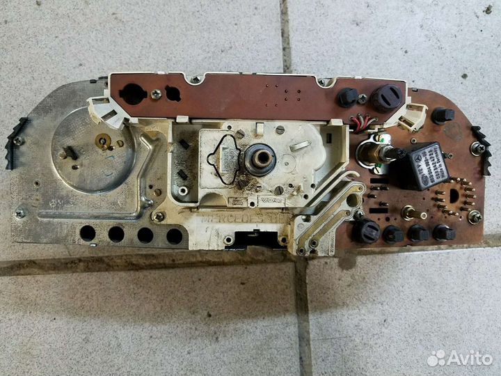 Щиток приборов мерседес w 190 201