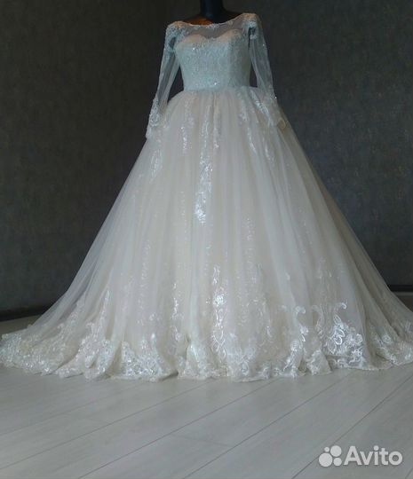 Свадебное платье 44 46 со шлейфом