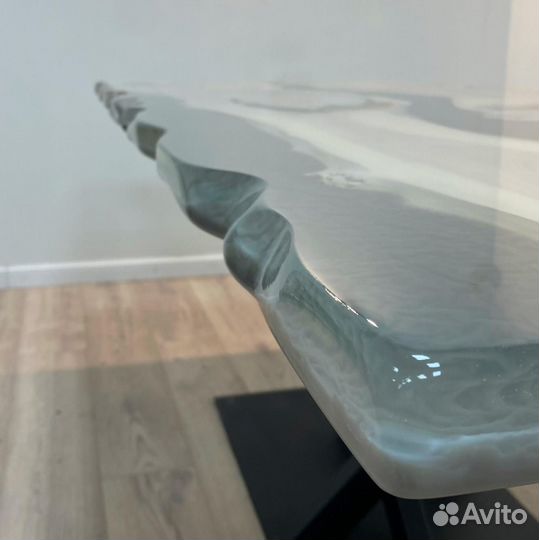 Стол из карагача и эпоксидной смолы под заказ